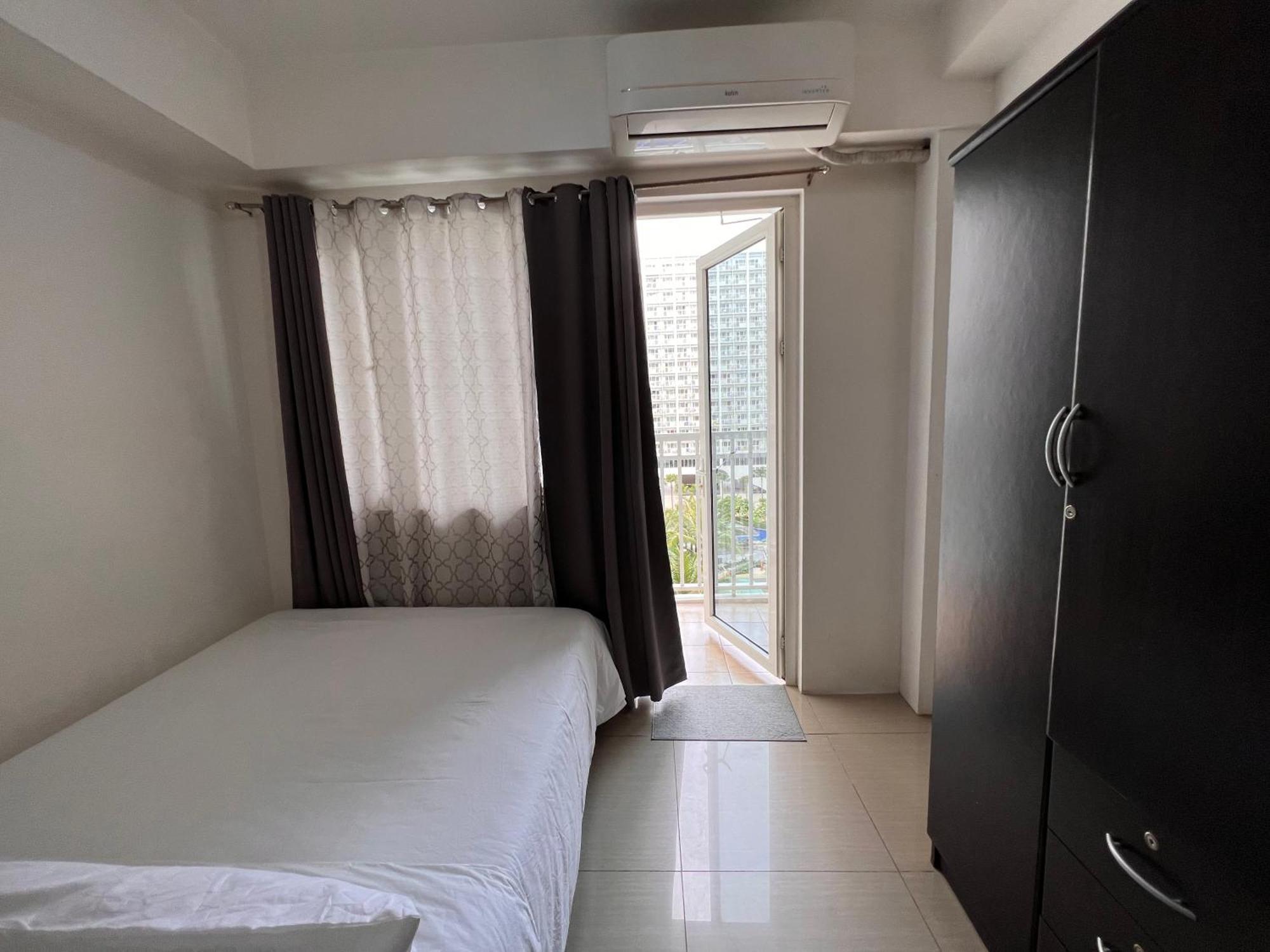 Studio Units At Shore Residences Condo Moa Complex Near Airport Pasay Kültér fotó